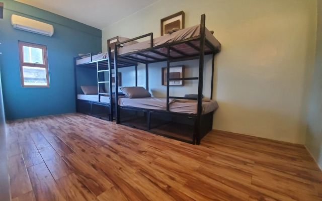 Outpost Hostel - Coron