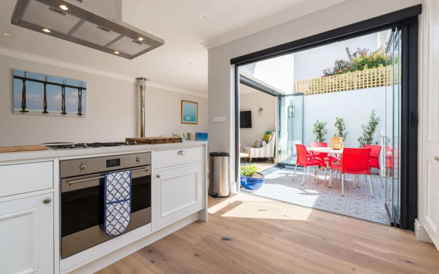 Duncan Road 38 - Adults Only