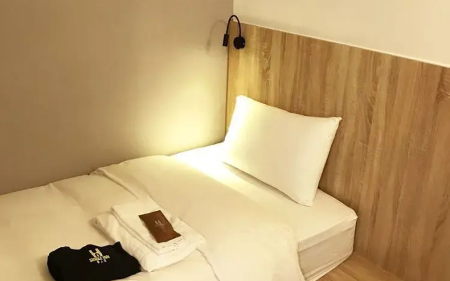 Single Inn Kaohsiung Station Hostel
