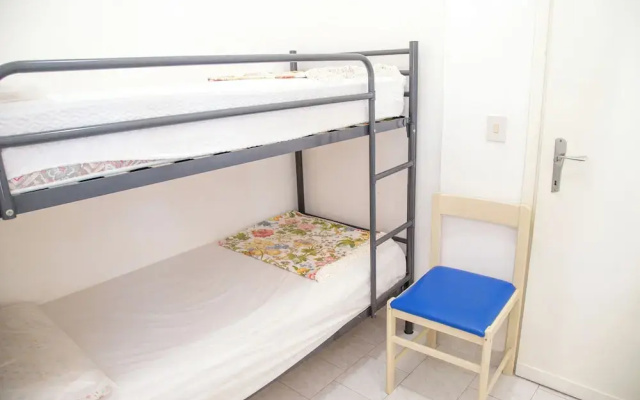 Spacious First-floor Flat Near the Beach