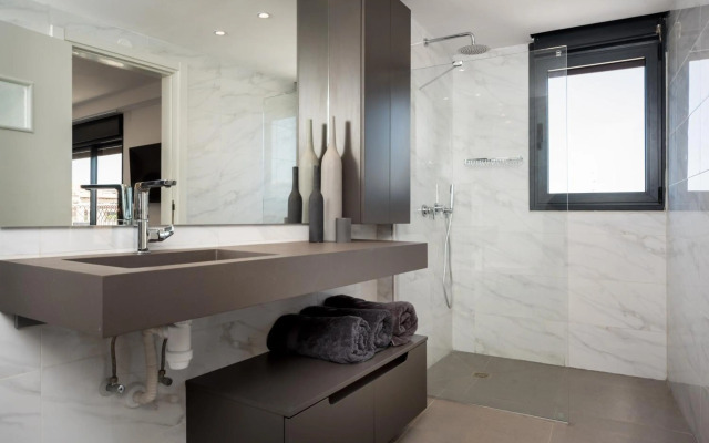 2 Bedroom Duplex with Amazing Sea View Terrace