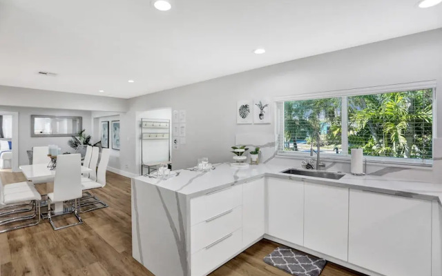 Private Pool 3BR With Lakefront View