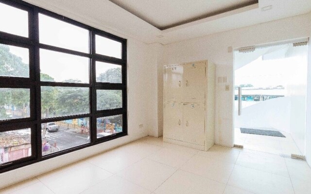 RedDoorz Plus near Commonwealth Regalado