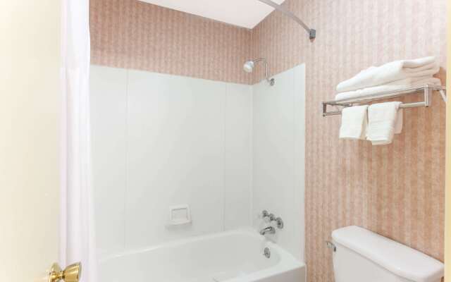 Days Inn by Wyndham Holladay