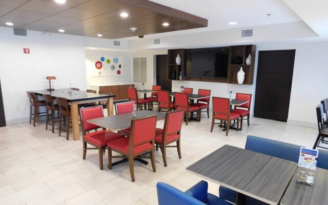 Holiday Inn Express Hotel & Suites Southfield - Detroit