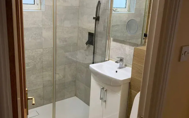 Room-king Bed With Shared Bath