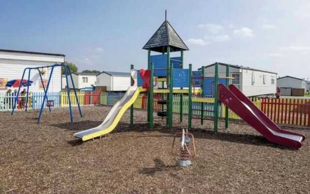 Remarkable 2-bed Holiday Home in Whitstable
