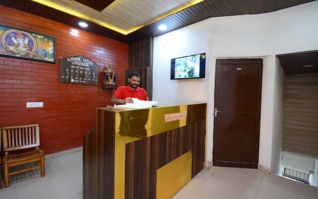 OYO 17133 Hotel Anmol