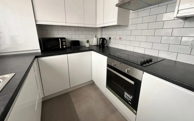 2 Bedroom Apartment-sleeps 6-parking-wifi