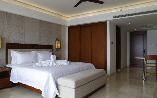 Sanya Seacube Holiday Hotel