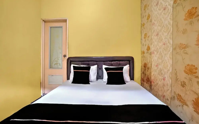 OYO 95043 Guest House Adel's