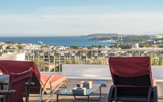 Sea View Apartment with Hot Tub & Sauna