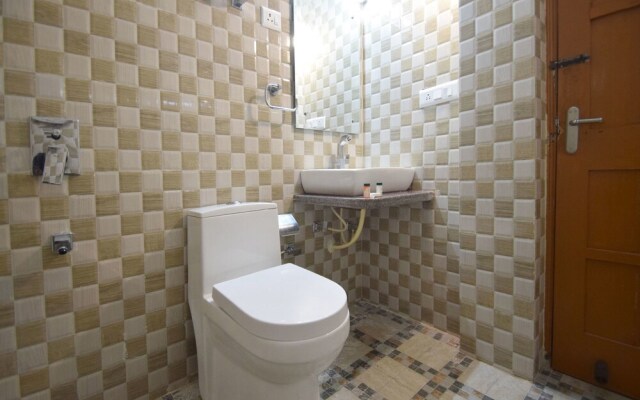 OYO 10229 Hotel Crystal