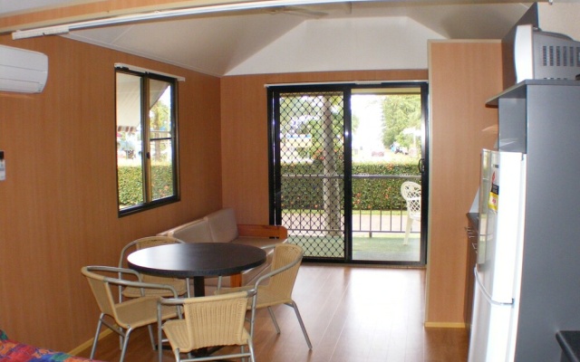 Hideaway Mission Beach Village – Guest Rooms – Mission Beach