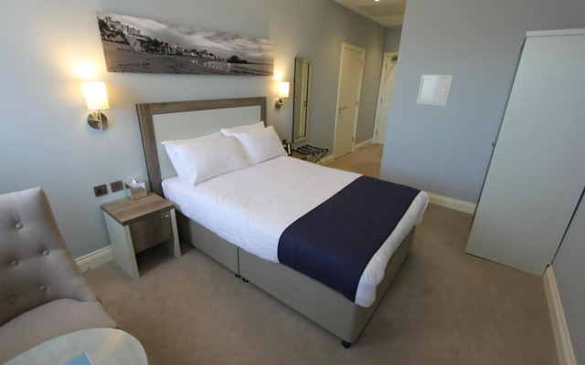 Yarrow Hotel