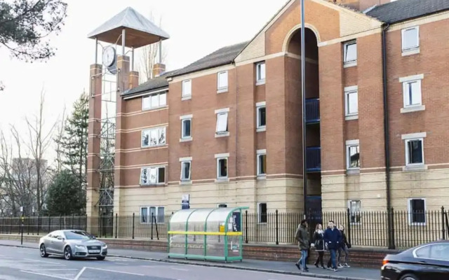 Queen's Hospital Close
