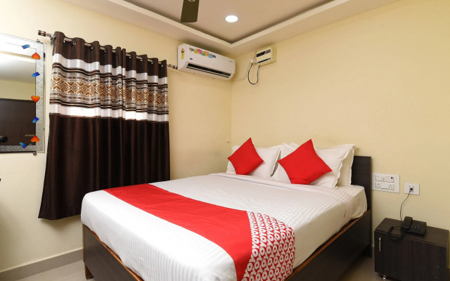 OYO 28367 Akshaya Grand