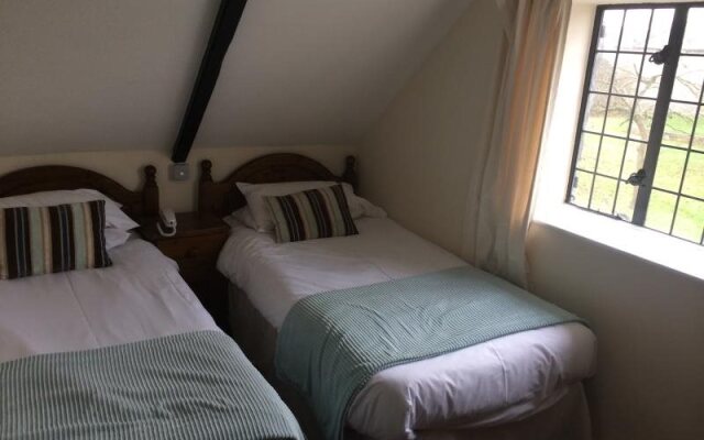 Mullions Hotel