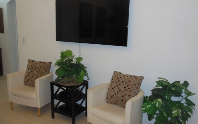 3 Bedroom, 2 Bath Disney Pool Home!