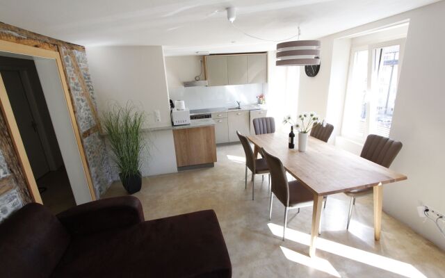 Easy Living Business Apartments
