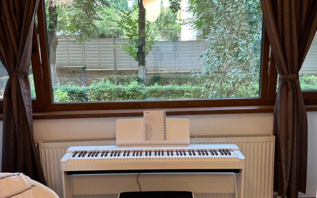 Peles Green Apartment