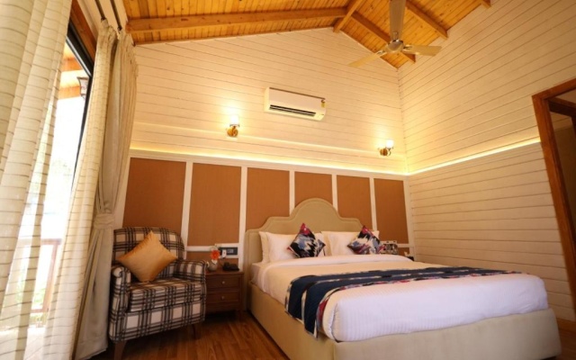 Foxoso Aaristo Baga Beach Resort