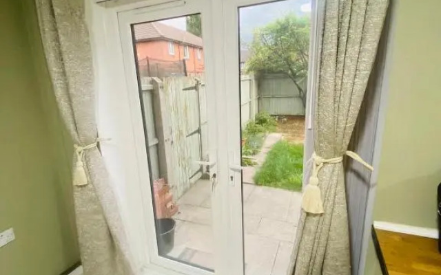 Brigstock Holidays House