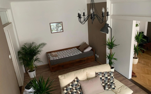 Anenska by Charles Bridge 2