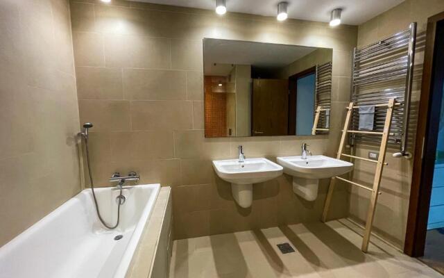 Charming sea view apt - quiet area, 5 min to beach