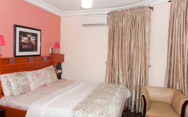 Britannia Hotel & Suites