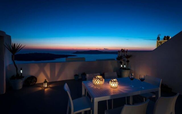 Fira White Residence