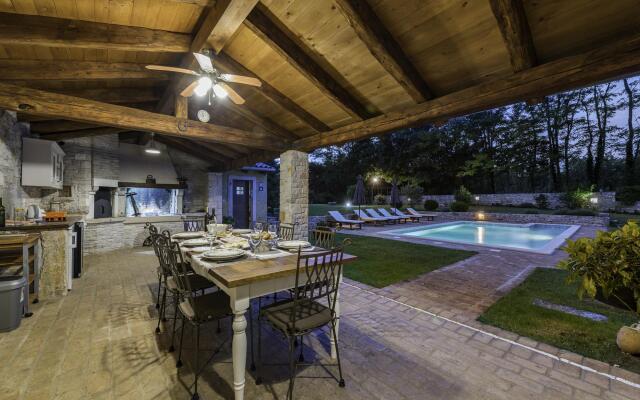 Lipa in Krnica with 4 bedrooms and 3 bathrooms