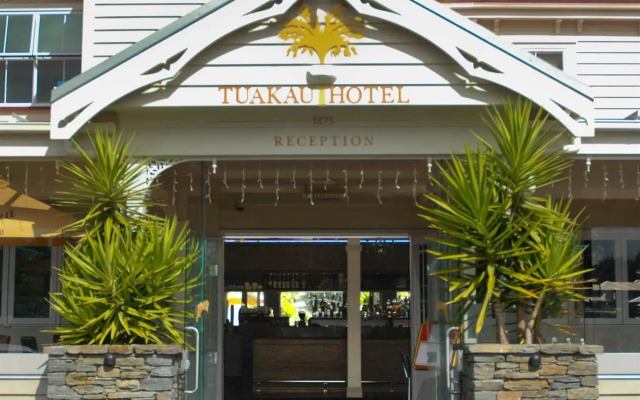 Tuakau Hotel