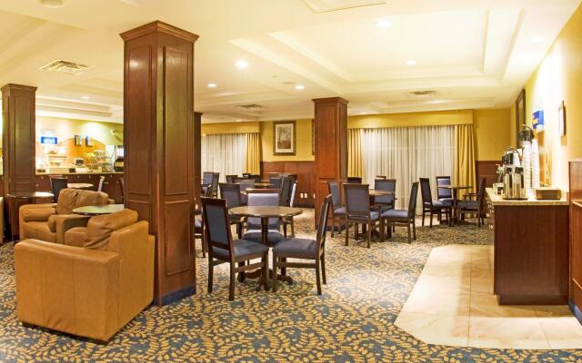 Holiday Inn Express Hotel & Suites Edson by IHG