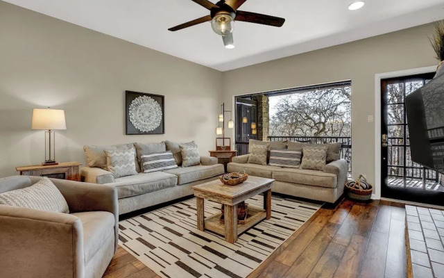 Luxury Riverfront Condo 1 BLK to Schlitterbahn!