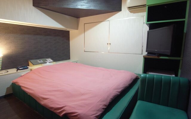 Hotel Tee (Adult Only)