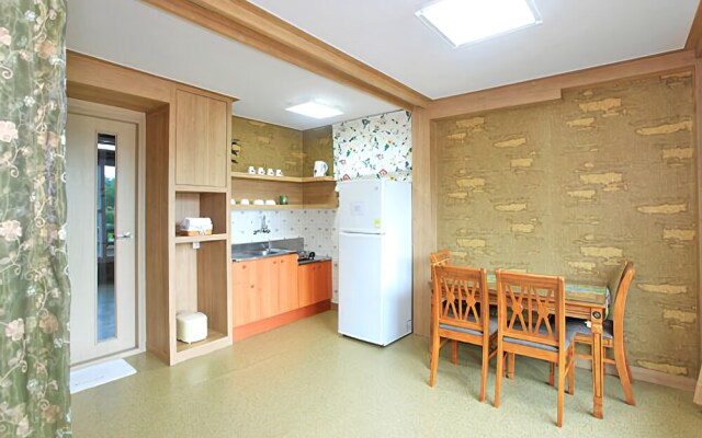 Yangyang Freesia Pension