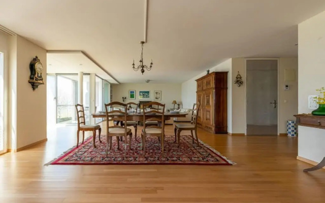 Lakeside Apartment with panoramic view on the lake