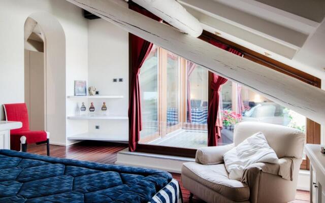 Exclusive Penthouse - by MyHomeInComo