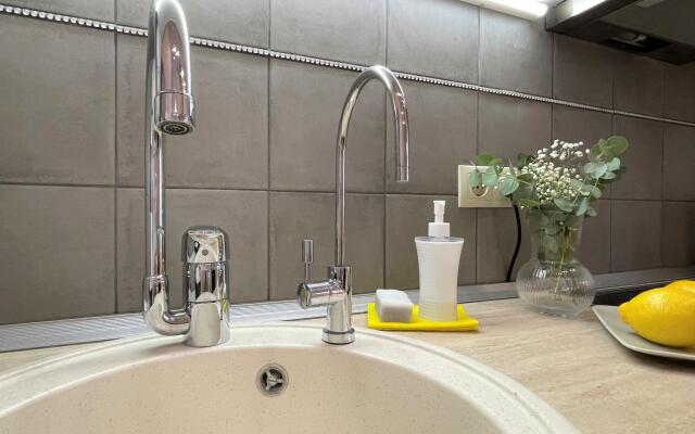 Сутки как дома на улице Сакко и Ванцетти 77