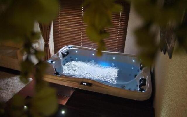 Nids Douillets: chambre avec jacuzzi