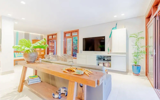 PF41 House 6 Bedrooms 300m from the Sea