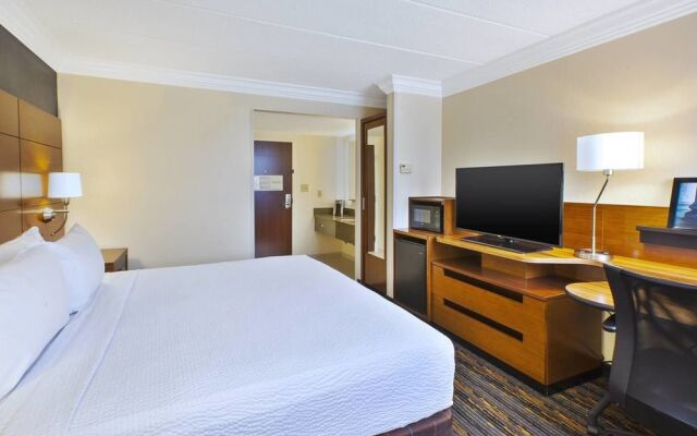 Holiday Inn Express Reston Herndon-Dulles Airport