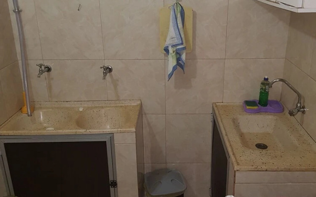 Flat na Praia de Itapuã no Térreo com AR-Condicionado - SEM TAXAS