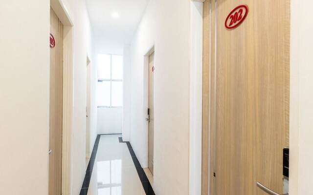 RedDoorz Plus @ Centrium Katamso Medan