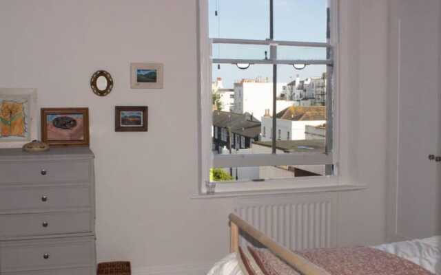 1 Bedroom Regency Flat Near Brighton Beach