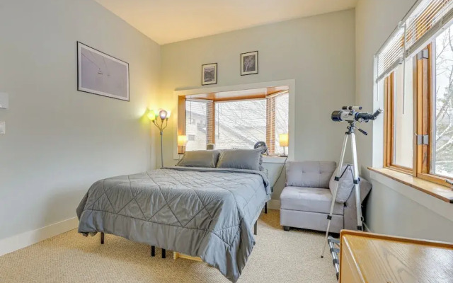 Walk to Mount Snow Resort: Unit w/ Pool & Hot Tubs