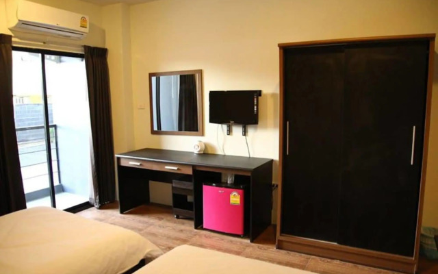 Bedroom 77