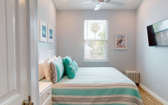 Beachside Getaway - 3 Br Condo