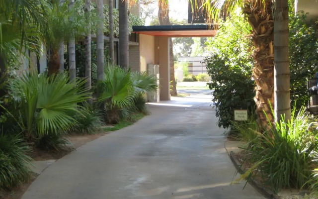 Sandors Motor Inn